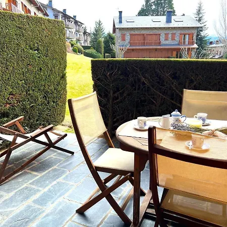 Con Piscina En Holiday home Llivia